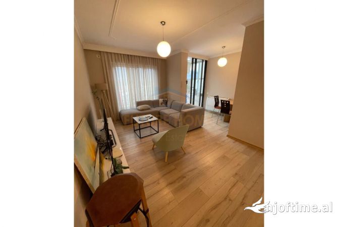Shtepi ne shitje Apartament ne Tirane, 2+1, Mobilimi E mobiluar, Pagesa 300,000  Euro.
