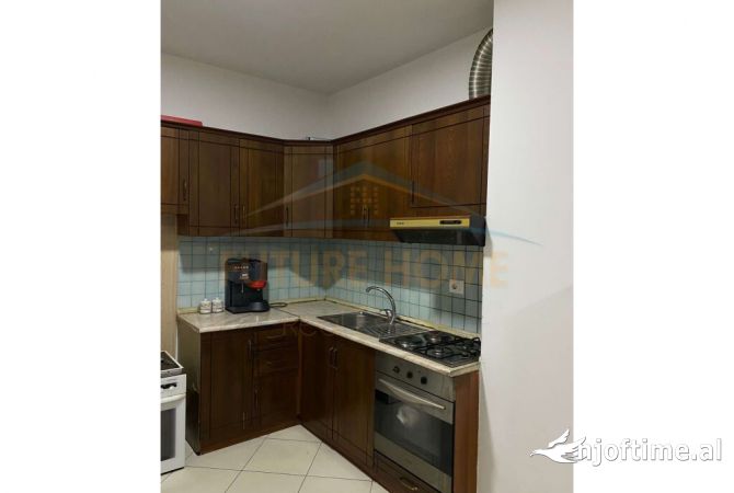 Shtepi ne shitje Apartament ne Tirane, 1+1, Mobilimi Bosh, pa mobiluar, Pagesa 75,000  Euro.