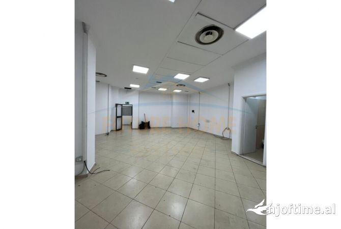 Ambient biznesi me qera 3+1 ne Tirane - 1,700 Euro