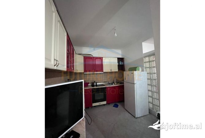 Shtepi ne shitje Apartament ne Tirane, 4+1, Mobilimi Bosh, pa mobiluar, Pagesa 240,000  Euro.