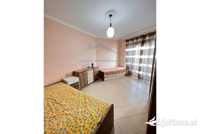 Shtepi ne shitje Apartament ne Tirane, 2+1, Mobilimi Pjeserisht e mobiluar, Pagesa 130,000  Euro.