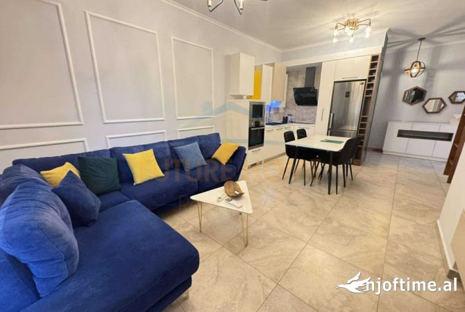 Shtepi ne shitje Apartament ne Tirane, 2+1, Mobilimi E mobiluar, Pagesa 165,000  Euro.