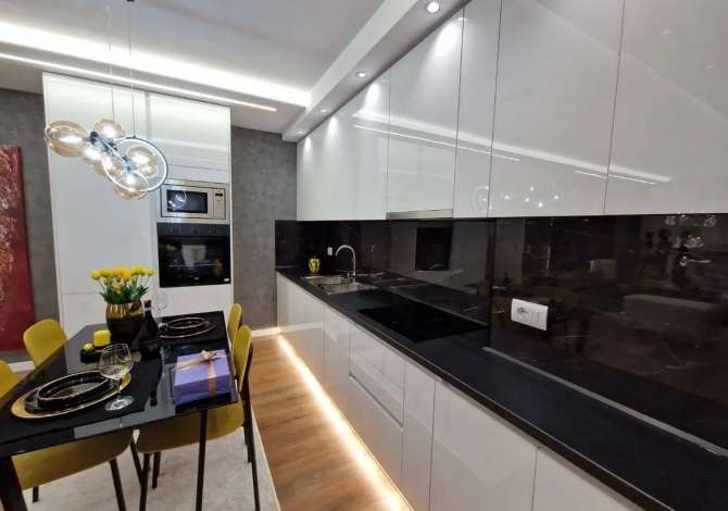 Shtepi ne shitje Apartament ne Tirane, 2+1, Mobilimi E mobiluar, Pagesa 239,000  Euro.