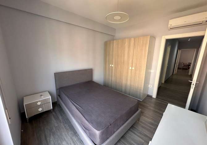 Shtepi me qera Apartament ne Tirane, 3+1, Mobilimi E mobiluar, Pagesa 1,000  Euro.