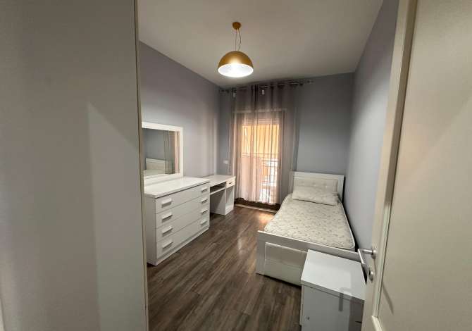 Shtepi me qera Apartament ne Tirane, 3+1, Mobilimi E mobiluar, Pagesa 1,000  Euro.