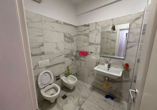 Shtepi me qera Apartament ne Tirane, 3+1, Mobilimi E mobiluar, Pagesa 1,000  Euro.