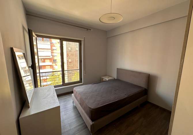 Shtepi me qera Apartament ne Tirane, 3+1, Mobilimi E mobiluar, Pagesa 1,000  Euro.