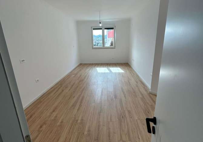 Shtepi ne shitje Apartament ne Tirane, 2+1, Mobilimi Bosh, pa mobiluar, Pagesa 129,000  Euro.