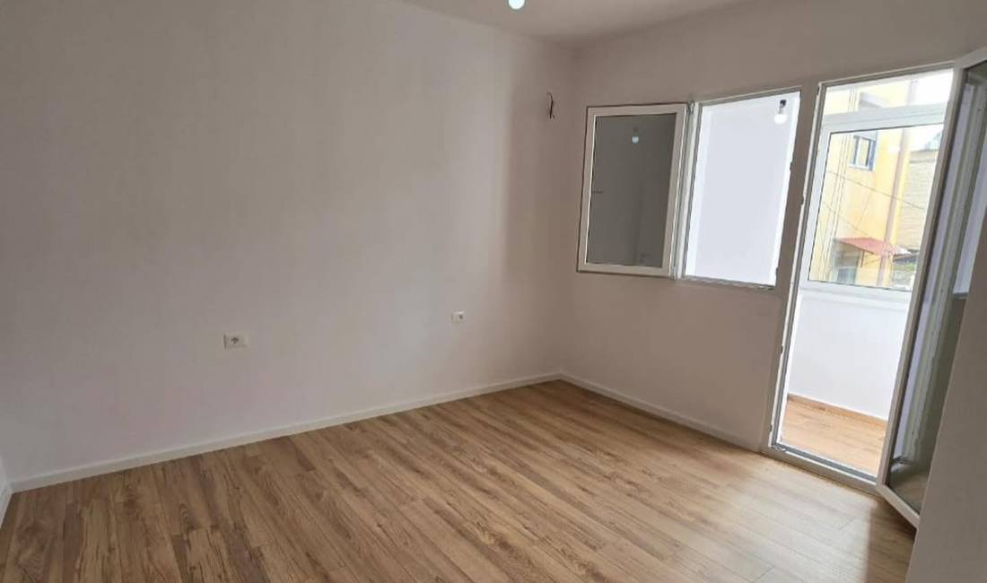 Shtepi ne shitje Apartament ne Tirane, 2+1, Mobilimi Bosh, pa mobiluar, Pagesa 129,000  Euro.