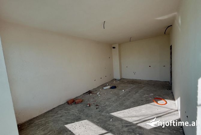 Shtepi ne shitje Apartament ne Tirane, 2+1, Mobilimi Bosh, pa mobiluar, Pagesa 120,000  Euro.