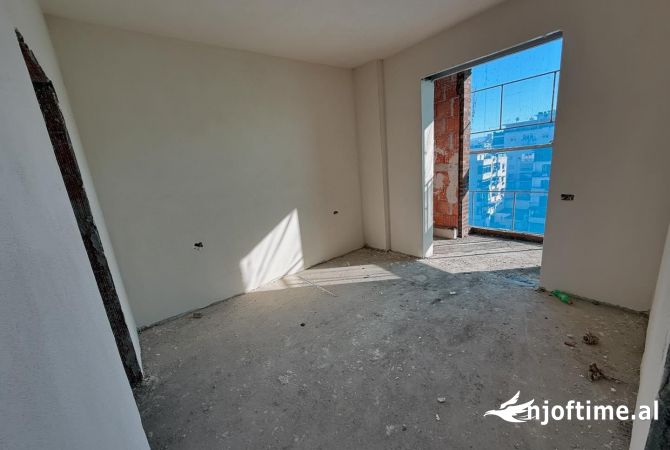 Shtepi ne shitje Apartament ne Tirane, 2+1, Mobilimi Bosh, pa mobiluar, Pagesa 120,000  Euro.