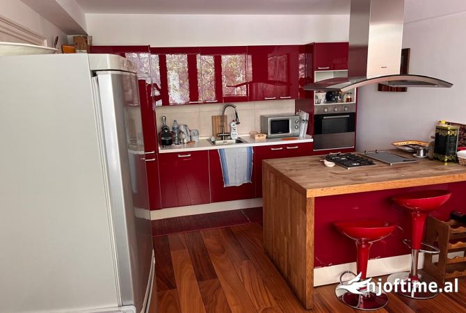 Shtepi me qera 2+1 ne Tirane - 900 Euro