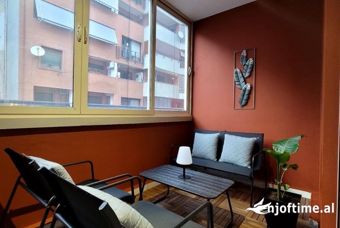 Shtepi me qera Apartament ne Tirane, 2+1, Mobilimi E mobiluar, Pagesa 1,200  Euro.