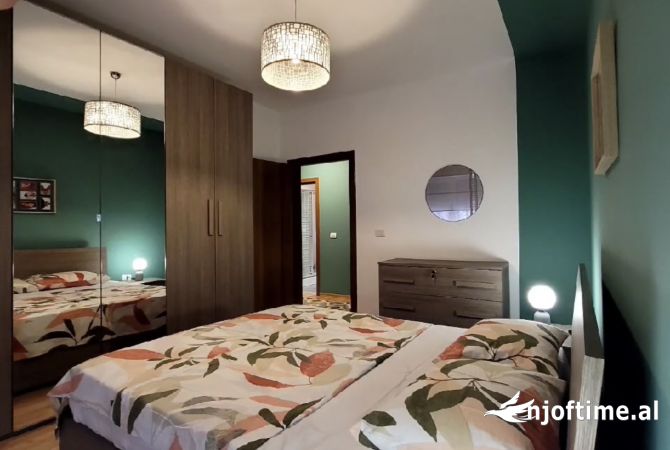 Shtepi me qera Apartament ne Tirane, 2+1, Mobilimi E mobiluar, Pagesa 1,200  Euro.