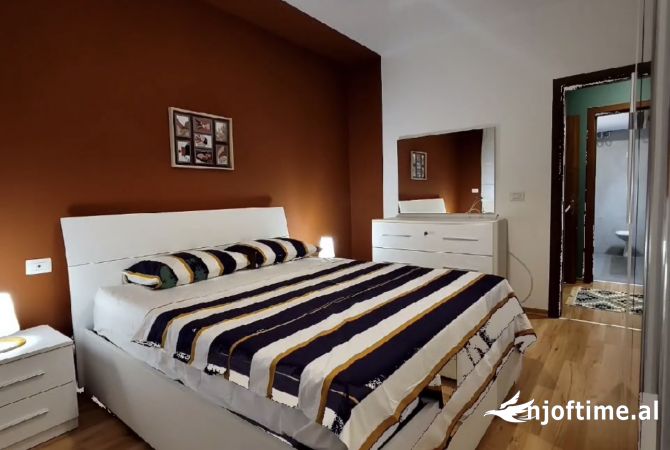 Shtepi me qera Apartament ne Tirane, 2+1, Mobilimi E mobiluar, Pagesa 1,200  Euro.