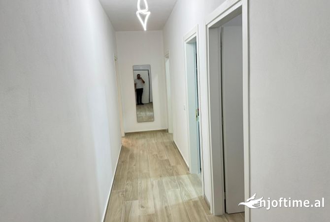 Shtepi me qera Apartament ne Tirane, 2+1, Mobilimi E mobiluar, Pagesa 650  Euro.