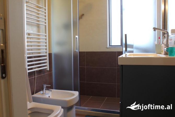 Shtepi me qera Apartament ne Tirane, 2+1, Mobilimi E mobiluar, Pagesa 850  Euro.