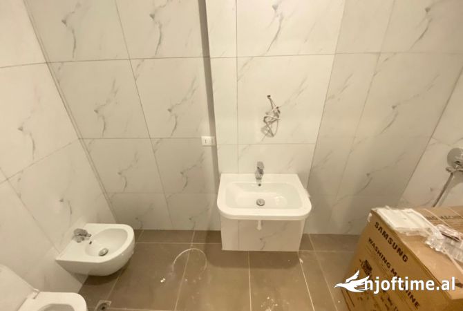 Shtepi ne shitje Apartament ne Tirane, 1+1, Mobilimi E mobiluar, Pagesa 124,000  Euro.