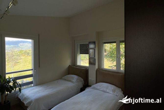 Shtepi ne shitje Apartament ne Tirane, 2+1, Mobilimi E mobiluar, Pagesa 370,000  Euro.