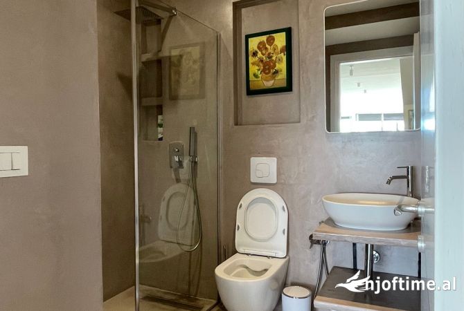 Shtepi ne shitje Apartament ne Tirane, 2+1, Mobilimi E mobiluar, Pagesa 370,000  Euro.