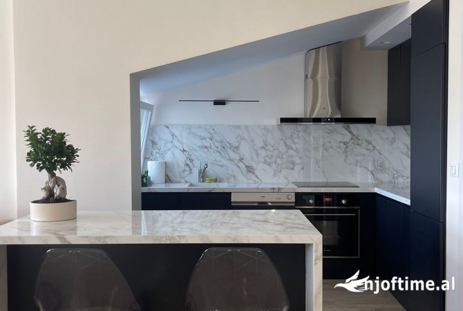 Shtepi ne shitje Apartament ne Tirane, 2+1, Mobilimi E mobiluar, Pagesa 370,000  Euro.