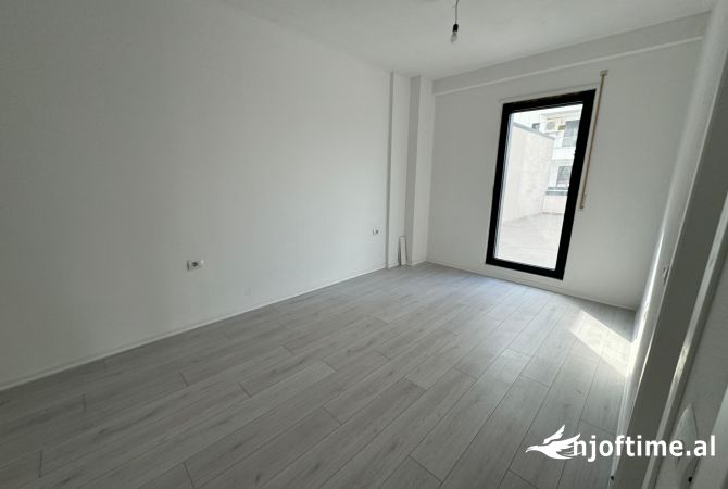 Shtepi me qera Apartament ne Tirane, 2+1, Mobilimi Bosh, pa mobiluar, Pagesa 600  Euro.
