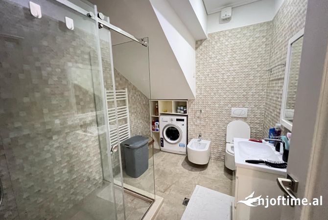 Shtepi ne shitje Apartament ne Tirane, 2+1, Mobilimi E mobiluar, Pagesa 310,000  Euro.