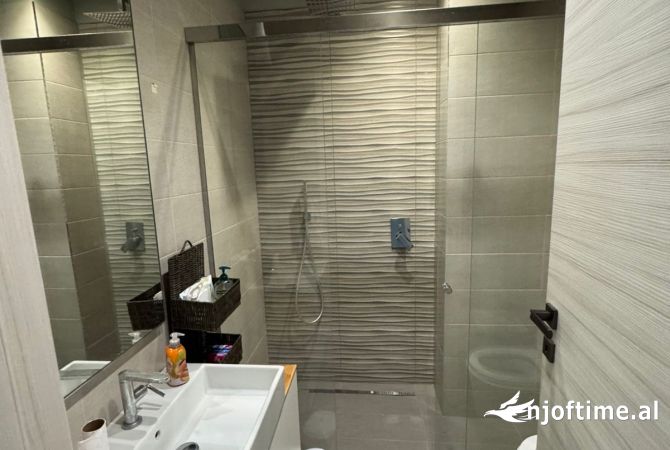 Shtepi me qera Vila Luksoze ne Tirane, 3+1, Mobilimi E mobiluar, Pagesa 3,000  Euro.