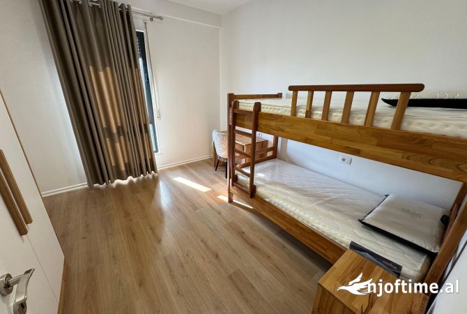 Shtepi ne shitje Apartament ne Tirane, 3+1, Mobilimi E mobiluar, Pagesa 365,000  Euro.