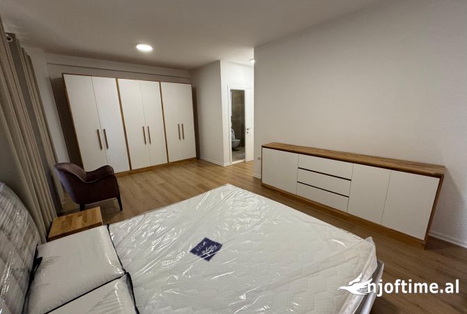 Shtepi me qera 3+1 ne Tirane - 1,100 Euro