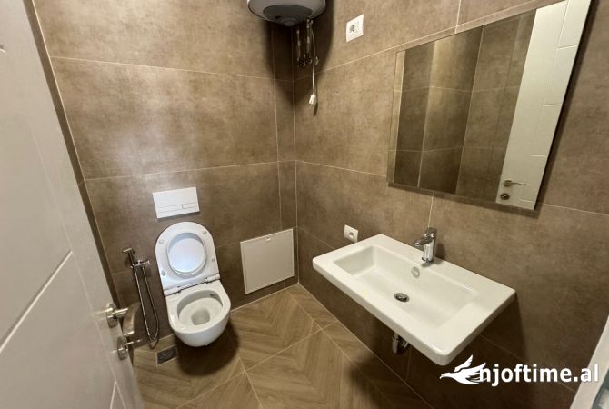Shtepi me qera Apartament ne Tirane, 2+1, Mobilimi E mobiluar, Pagesa 900  Euro.