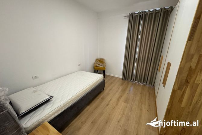 Shtepi ne shitje Apartament ne Tirane, 3+1, Mobilimi E mobiluar, Pagesa 278,000  Euro.