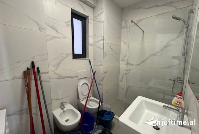 Shtepi ne shitje Apartament ne Tirane, 3+1, Mobilimi E mobiluar, Pagesa 278,000  Euro.