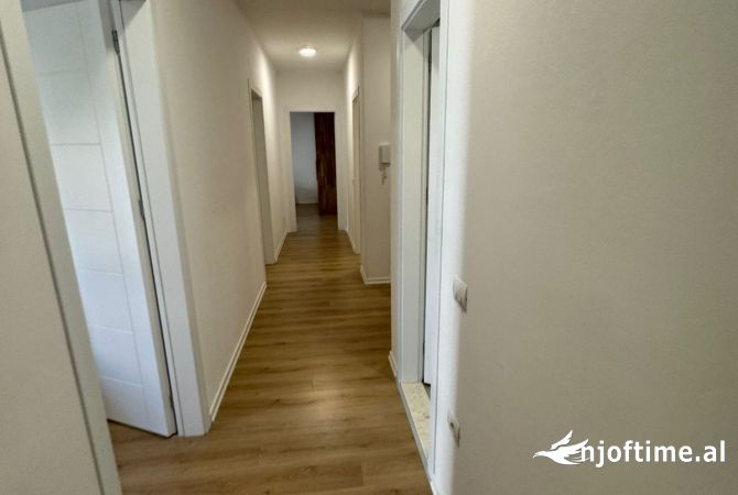 Shtepi me qera Apartament ne Tirane, 3+1, Mobilimi E mobiluar, Pagesa 1,050  Euro.