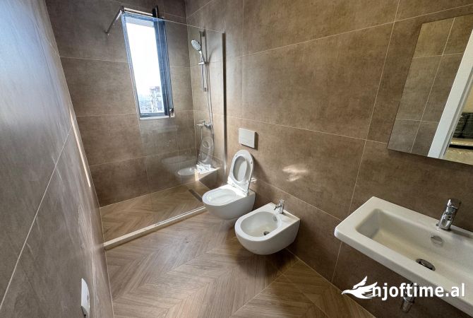 Shtepi ne shitje Apartament ne Tirane, 2+1, Mobilimi E mobiluar, Pagesa 218,000  Euro.