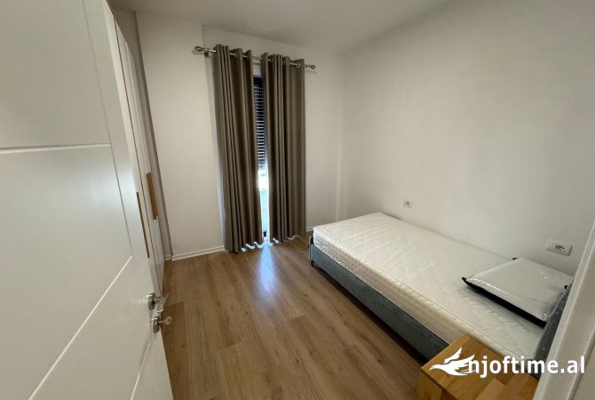 Shtepi ne shitje Apartament ne Tirane, 3+1, Mobilimi E mobiluar, Pagesa 278,000  Euro.