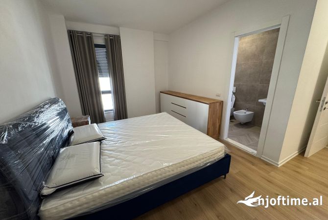 Shtepi ne shitje Apartament ne Tirane, 3+1, Mobilimi E mobiluar, Pagesa 278,000  Euro.