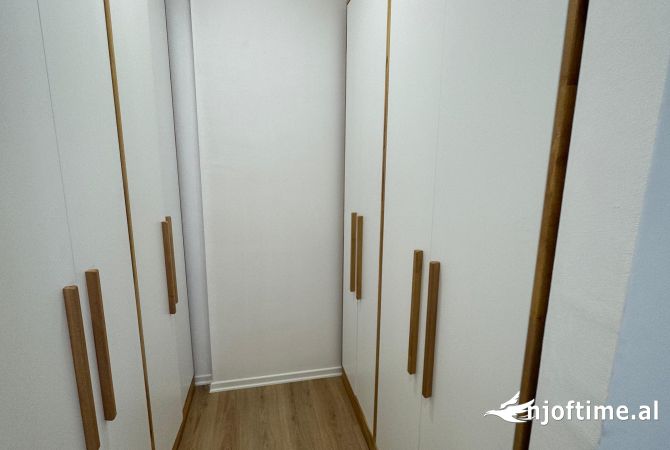 Shtepi me qera Apartament ne Tirane, 3+1, Mobilimi E mobiluar, Pagesa 1,100  Euro.