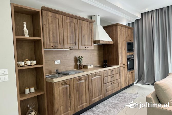 Shtepi me qera 2+1 ne Tirane - 2,000 Euro