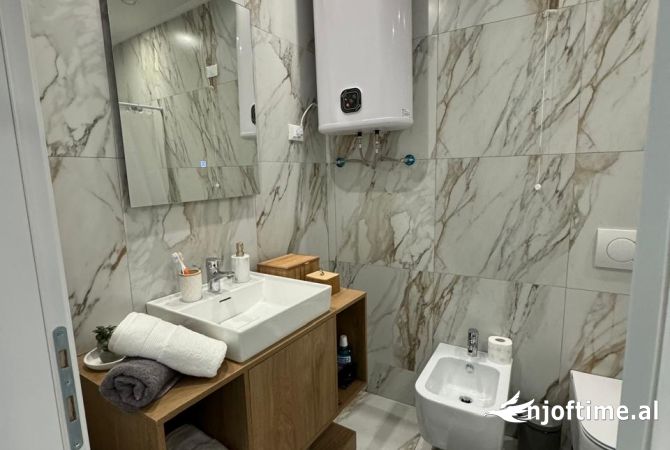 Shtepi me qera Apartament ne Tirane, 2+1, Mobilimi E mobiluar, Pagesa 2,000  Euro.