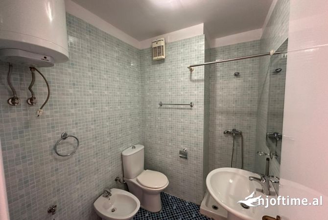 Shtepi ne shitje Apartament ne Tirane, 1+1, Mobilimi Bosh, pa mobiluar, Pagesa 147,000  Euro.