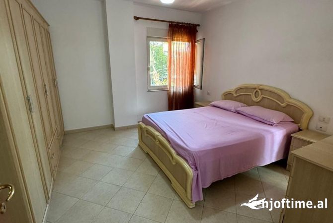 Shtepi me qera Apartament ne Tirane, 2+1, Mobilimi E mobiluar, Pagesa 650  Euro.