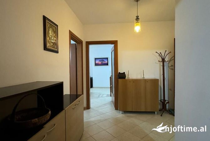 Shtepi me qera Apartament ne Tirane, 2+1, Mobilimi E mobiluar, Pagesa 650  Euro.
