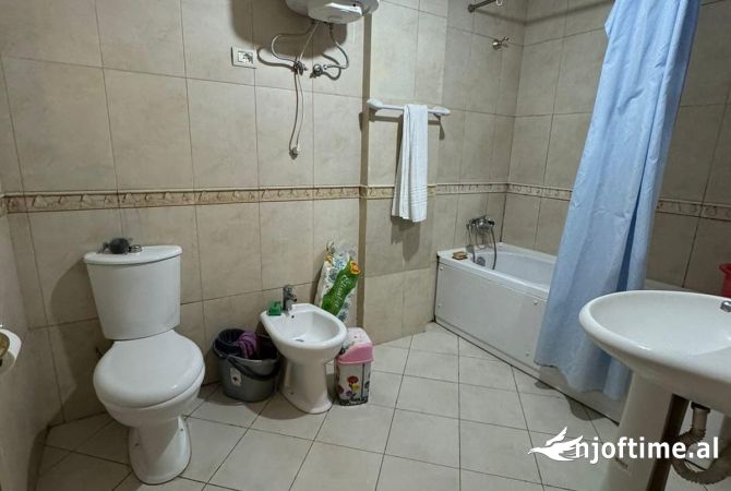 Shtepi me qera Apartament ne Tirane, 2+1, Mobilimi E mobiluar, Pagesa 650  Euro.