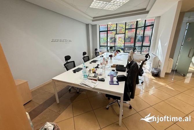 Ambient biznesi me qera 3+1 ne Tirane - 1,500 Euro