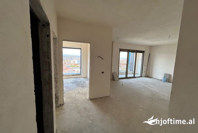 Shtepi ne shitje Apartament ne Tirane, 2+1, Mobilimi Bosh, pa mobiluar, Pagesa 137,500  Euro.