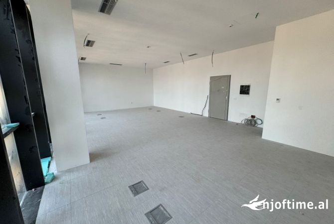 Ambient biznesi me qera 3+1 ne Tirane - 2,000 Euro
