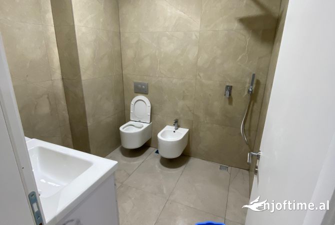 Shtepi me qera Apartament ne Tirane, 2+1, Mobilimi E mobiluar, Pagesa 700  Euro.