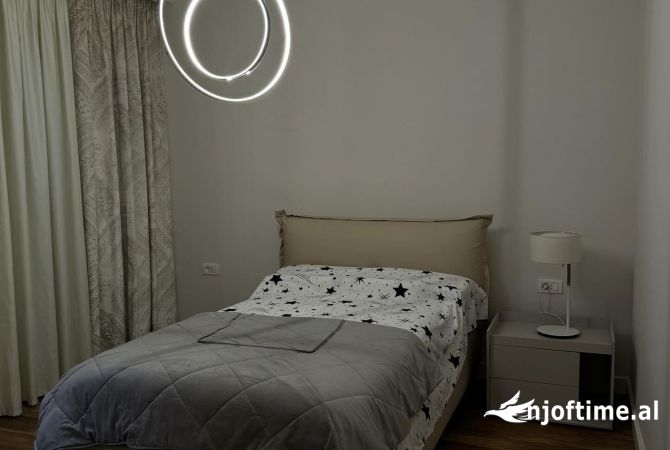 Shtepi me qera Apartament ne Tirane, 2+1, Mobilimi E mobiluar, Pagesa 2,500  Euro.