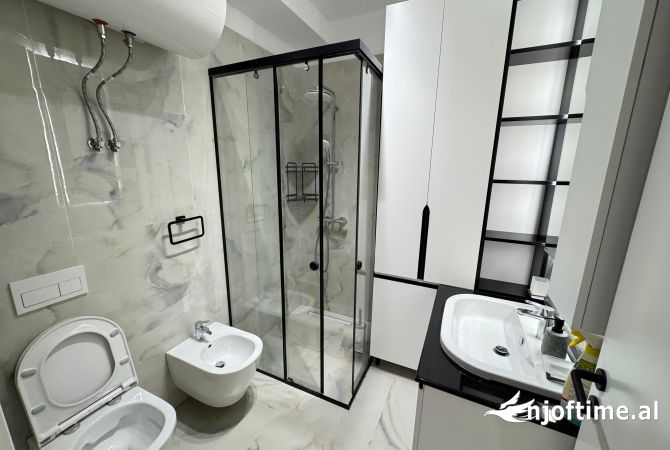 Shtepi me qera Apartament ne Tirane, 2+1, Mobilimi E mobiluar, Pagesa 1,000  Euro.